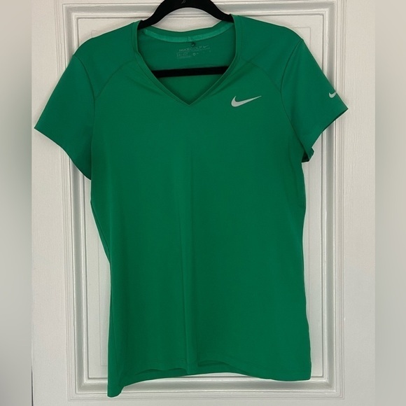 Nike Green Golf Tee Soft w/ V Neckline Mesh Short Sleeves & Back Panel Medium - Picture 1 of 7